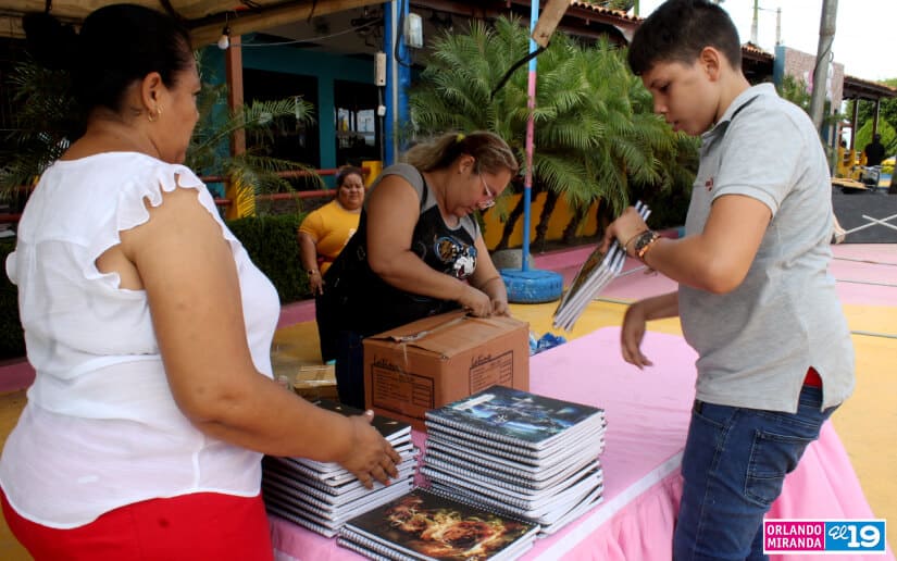 Mefcca Celebra Feria Escolar En El Puerto Salvador Allende